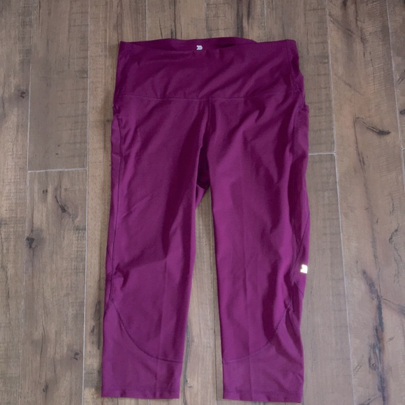 NWT All in Motion Purple Contour High Rise Capri - Picture 1 of 5